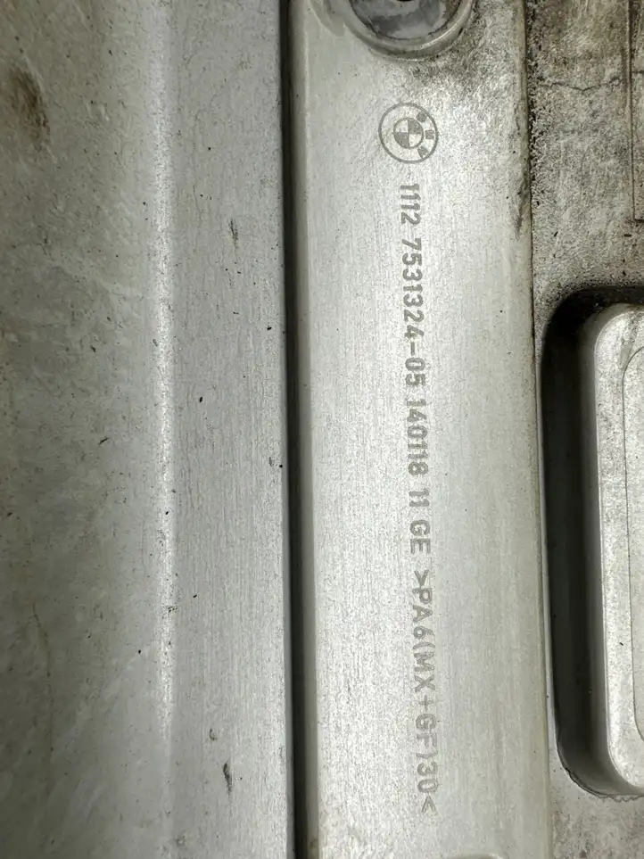 BMW 5 E60 E61 (2004 - 2010) 7531324 Крышка двигателя декоративная — фото 2