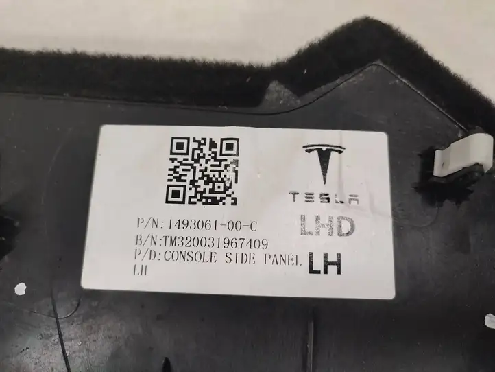 Tesla Model 3 (2017 - 2023) 1493061 Передняя боковая обшивка салона — фото 5