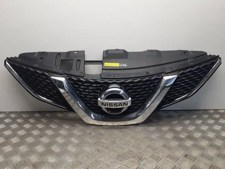 Nissan Qashqai (2013 - 2017) 623104E11B Передняя решетка — фото 1