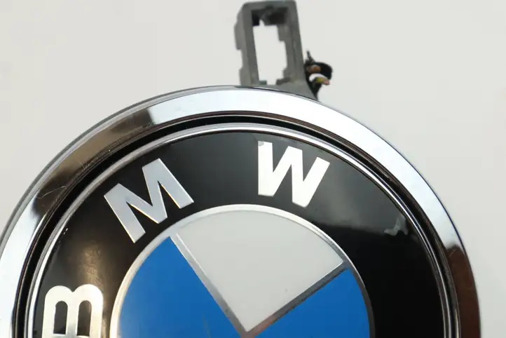 BMW M6 E63/E64 (2004 - 2010) 7061327 Замок крышки багажника — фото 3