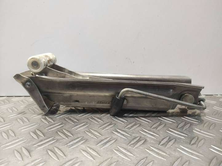 Audi A6 (2004 - 2008)  4F0011031 Домкрат (данкрат)