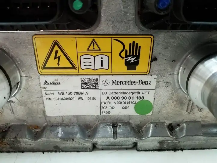 Mercedes-Benz C W205 (2014 - 2021) A0009001108 Модуль беспроводной зарядки — фото 3