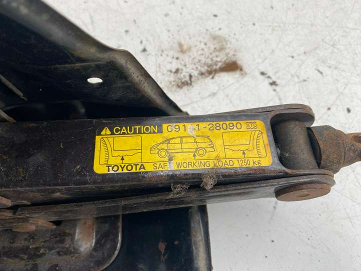 Toyota Previa (XR30, XR40) II (2000 - 2006)  0911128090 Домкрат (данкрат)