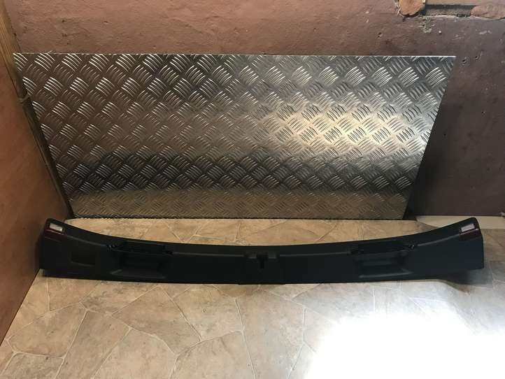Mercedes-Benz E W212 (2009 - 2016)  A2127400072 Обшивка крышки багажника