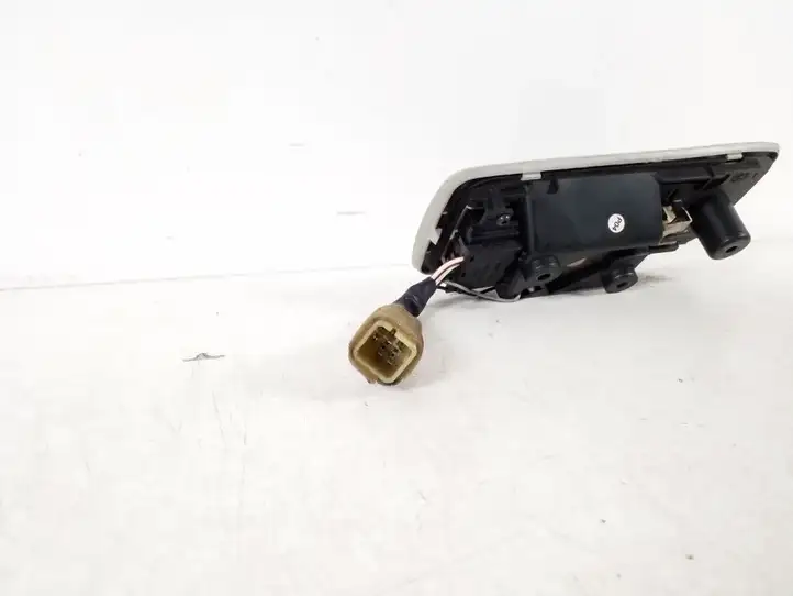 Toyota Corolla E120 E130 (2000 - 2004) 81260-05050 Передняя подсветка — фото 2