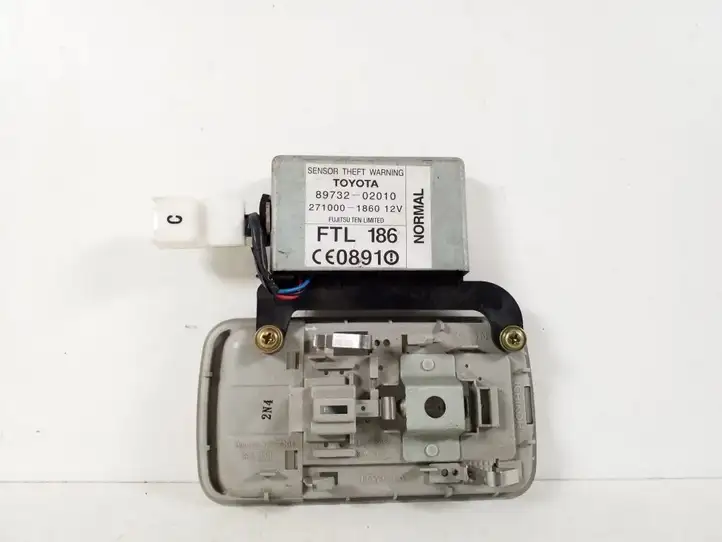Toyota Corolla E120 E130 (2000 - 2004) 81240-13030 Задняя подсветка — фото 4