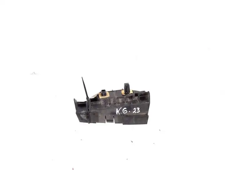 Toyota Corolla E120 E130 (2000 - 2004) 52563-02010 Кронштейн заднего бампера — фото 2