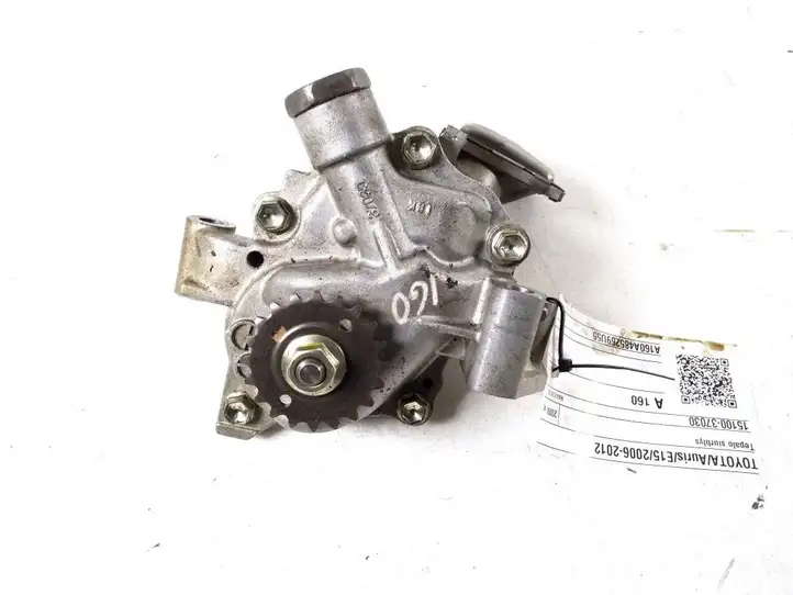 Toyota Auris 150 (2006 - 2012) 15100-37030 Масляный насос — фото 1