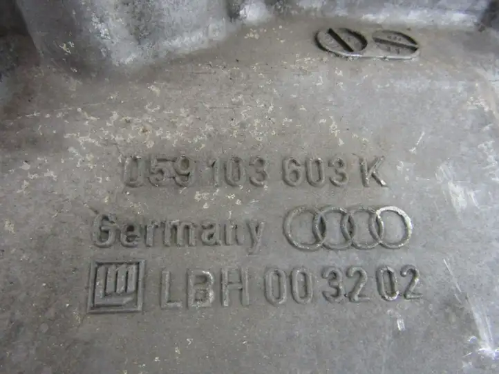 Audi A6 S6 C5 4B (1997 - 2001) Картер двигателя — фото 2