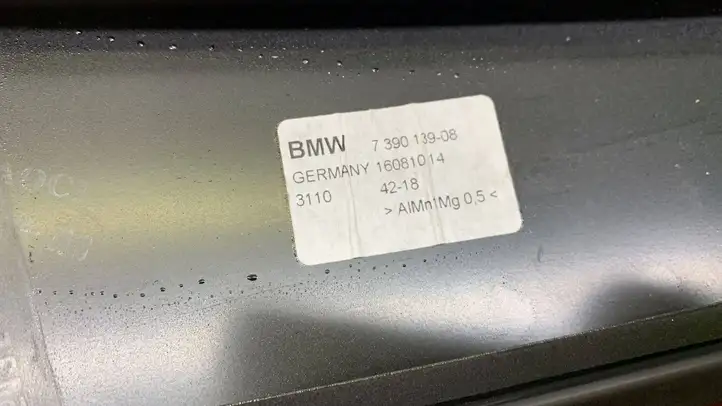 BMW M5 F90 (2017 - 2019) 7390139 Накладка стекла задней двери — фото 2