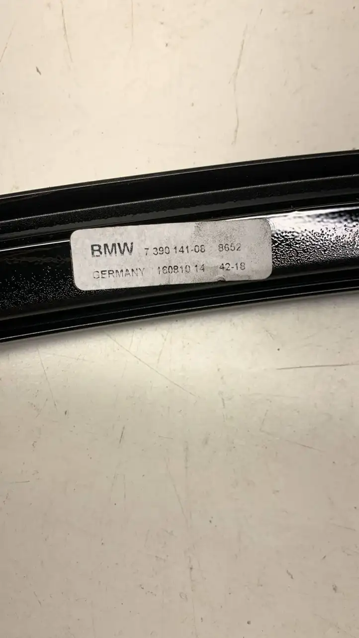 BMW M5 F90 (2017 - 2019) 51357390141 Рамка дверного стекла задней двери — фото 2