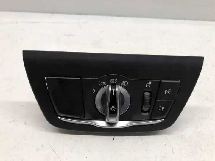 BMW 3 G20 G21 (2019 - ) 6841879 Включатель фонарей — фото 1