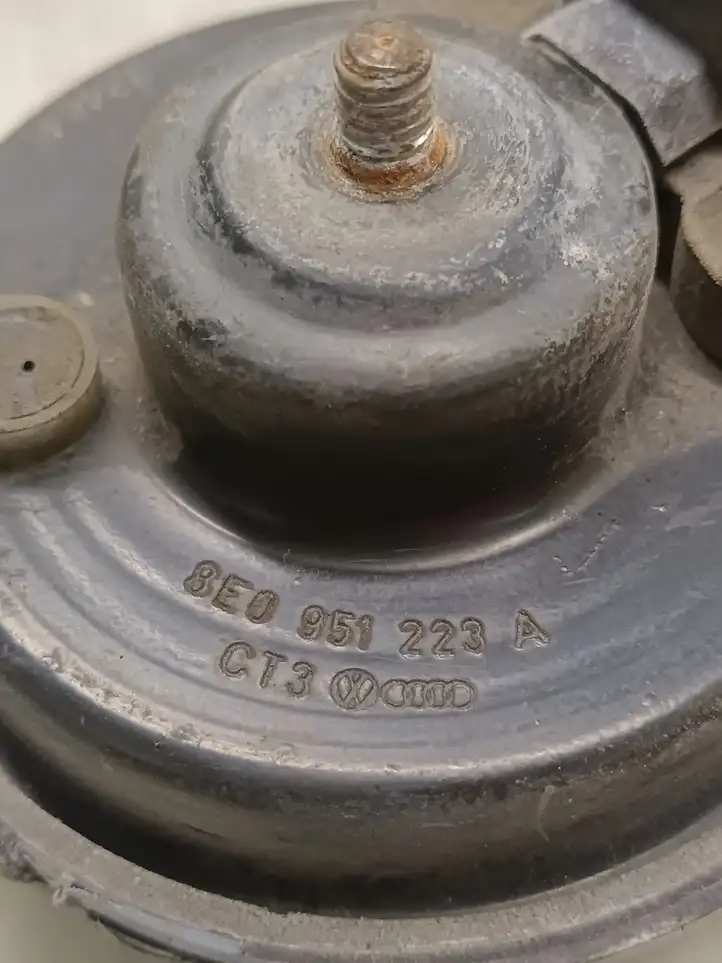 Audi A4 (2004 - 2009)  8E0951223A Звуковой сигнал