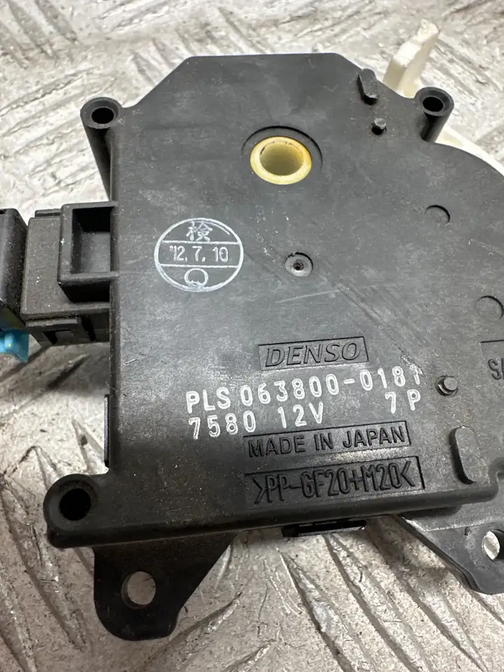 Toyota RAV 4 (XA30) (2006 - 2016) 0638000181 Двигатель задвижки потока воздуха — фото 3