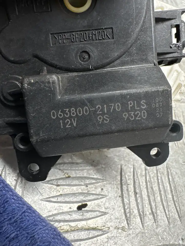 Toyota RAV 4 (XA30) (2006 - 2016) 0638002170 Двигатель задвижки потока воздуха — фото 3