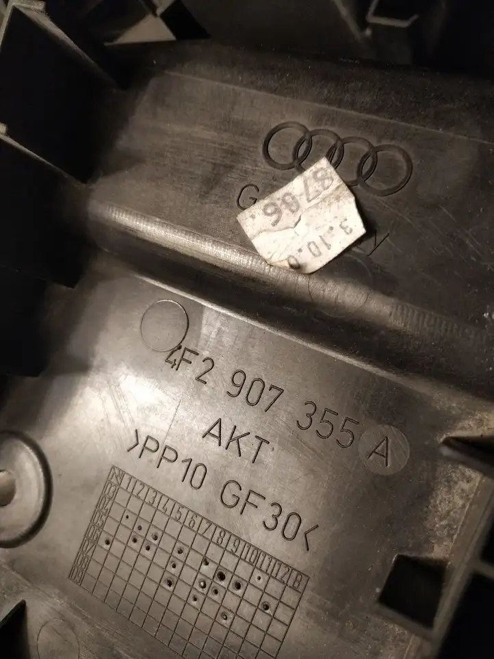 Audi A6 S6 C6 4F (2004 - 2008) 4F2907355 Крышка ящика предохранителей — фото 6