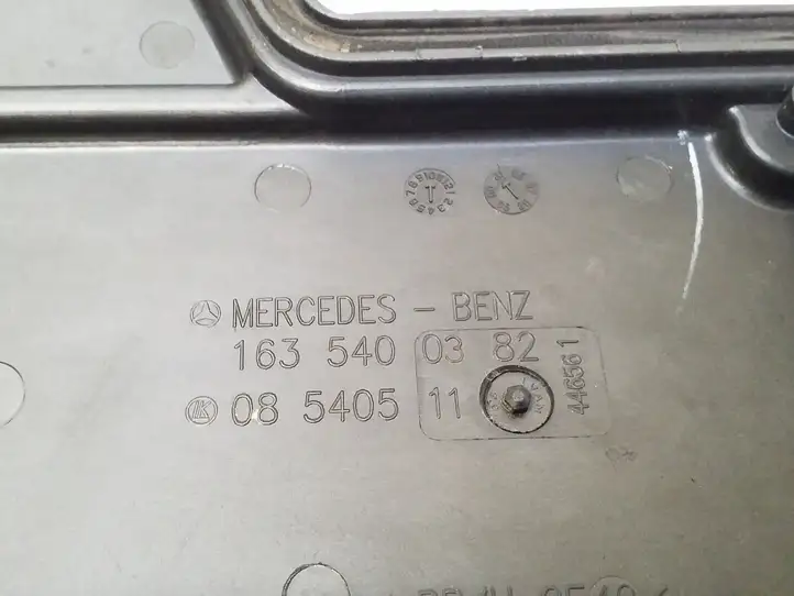 Mercedes-Benz ML W163 (1997 - 2005) A1635844326 Крышка ящика предохранителей — фото 5