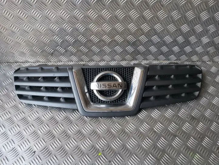 Nissan Qashqai (2006 - 2010) 62310JD000 Верхняя решетка радиатора — фото 1
