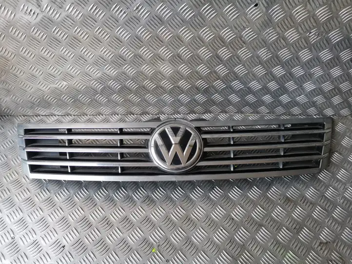Volkswagen PASSAT CC (2008 - 2012) 3C8853601A Верхняя решетка радиатора — фото 1