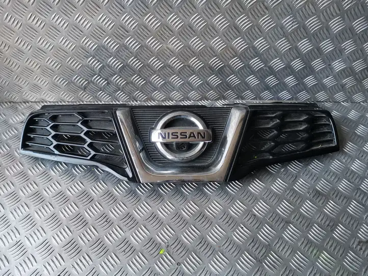 Nissan Qashqai (2010 - 2013) 62310BR10A Верхняя решетка радиатора — фото 1