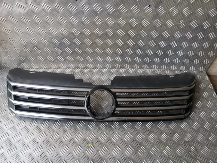 Volkswagen PASSAT B7 (2011 - 2014) 3AA853651 Верхняя решетка радиатора — фото 1