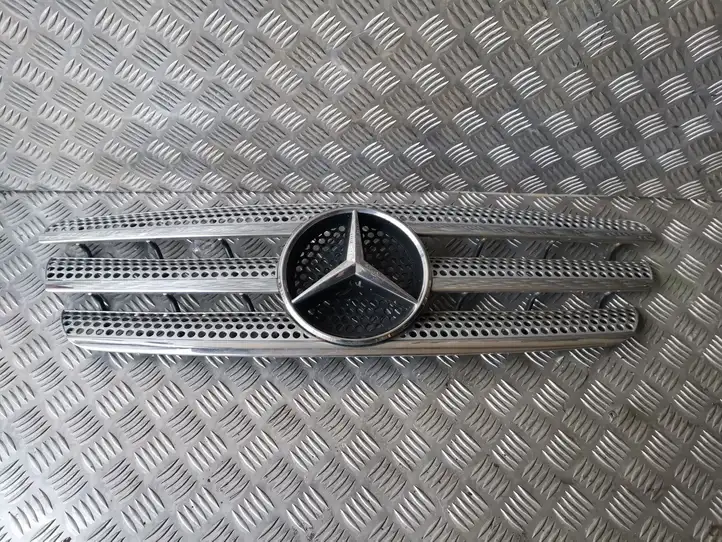 Mercedes-Benz ML W163 (1997 - 2005) 1638800985 Передняя решетка — фото 1