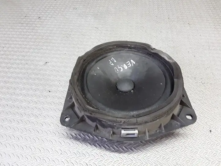 Toyota Avensis Verso (2001 - 2004) 8616044120 Динамики передних дверей — фото 1