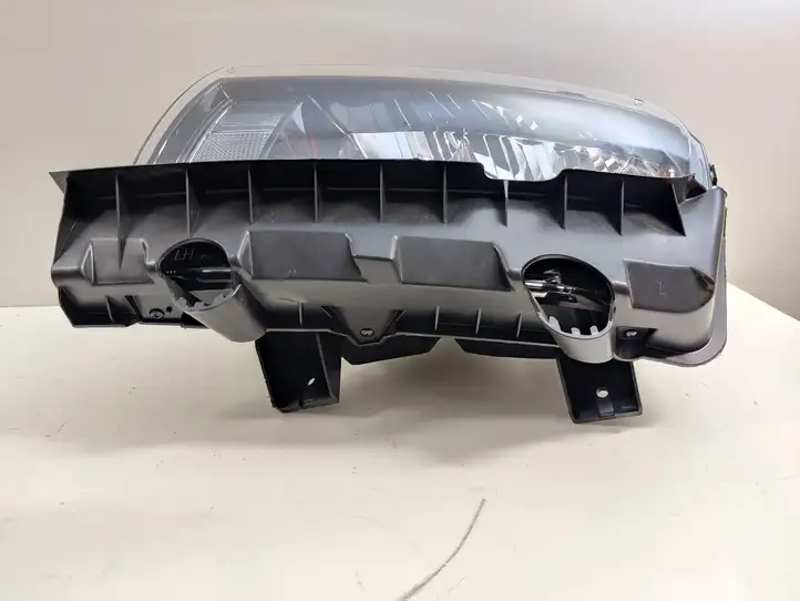 Chevrolet Camaro (2013 - 2015) Передняя фара — фото 4