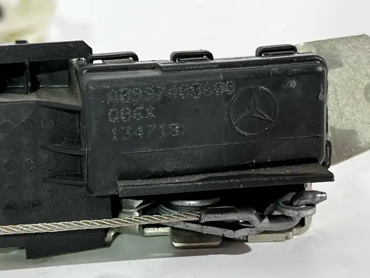 Mercedes-Benz E W213 (2016 - ) A0997400600 Замок крышки багажника — фото 3