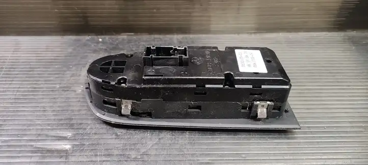 BMW 3 E90 E91 (2005 - 2012) 9132135 Кнопка стеклоподъемников — фото 4