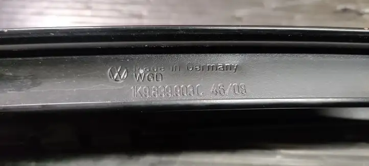 Volkswagen Golf V (2003 - 2009) 1K9839903C Накладка стекла задней двери — фото 2