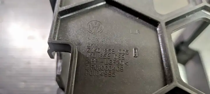 Volkswagen Golf V (2003 - 2009) 1K0858005 Прочие детали салона — фото 4