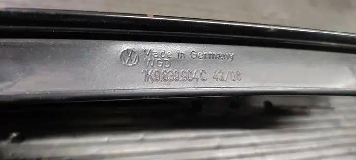 Volkswagen Golf V (2003 - 2009) 1K9839904C Накладка стекла задней двери — фото 2