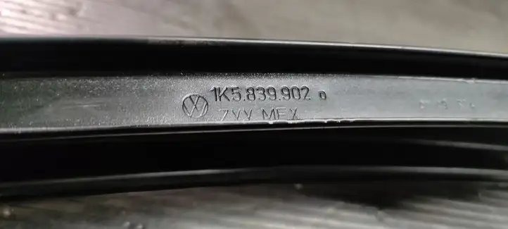 Volkswagen Golf V (2003 - 2009) 1K5839902 Накладка стекла задней двери — фото 2