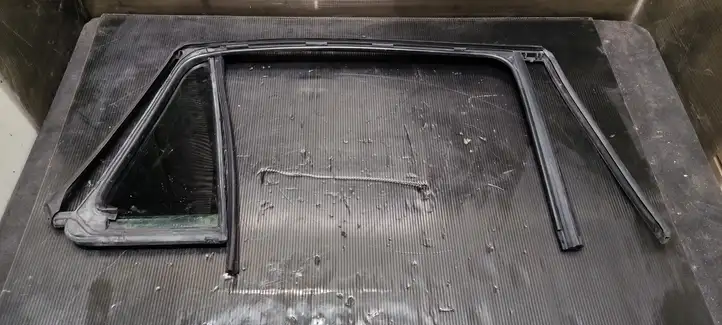 Volkswagen Golf V (2003 - 2009) 0520180132 Уплотнитель кузова — фото 2
