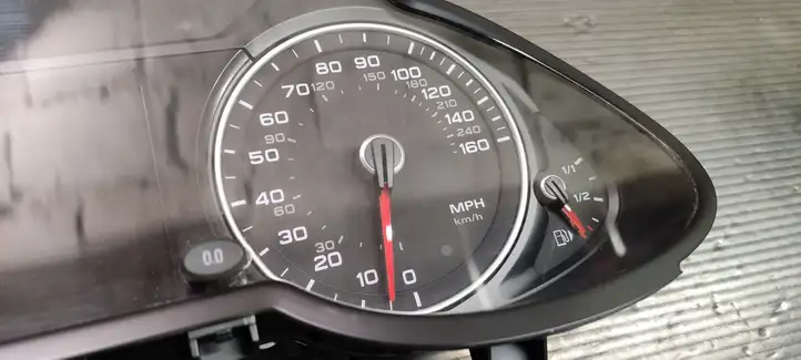 Audi Q5 SQ5 (2017 - ) 8R0920980R Спидометр — фото 3