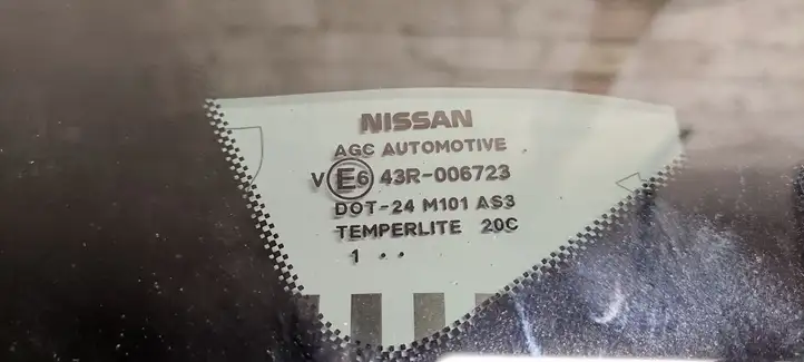 Nissan Qashqai (2010 - 2013) 43R006723 Заднее боковое стекло — фото 2
