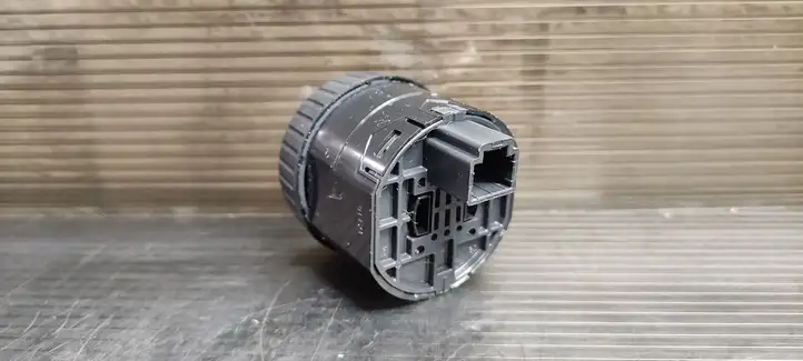 Nissan Qashqai (2010 - 2013) PA66GF8MF33 Включатель блокировки дифференциалов — фото 3