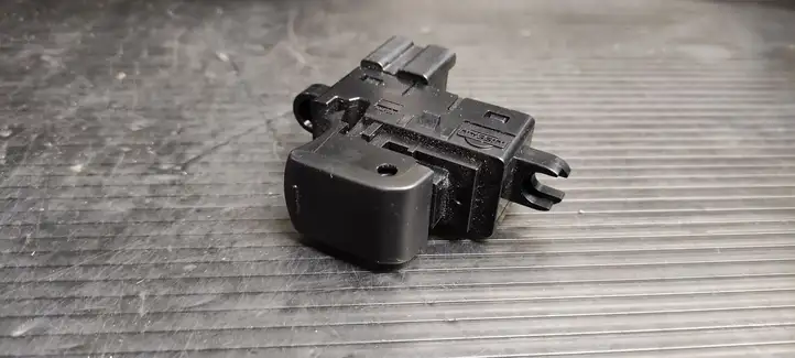 Nissan Qashqai (2010 - 2013) 25411BR00A Кнопка стеклоподъемников — фото 1