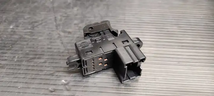 Nissan Qashqai (2010 - 2013) 25411BR00A Кнопка стеклоподъемников — фото 2
