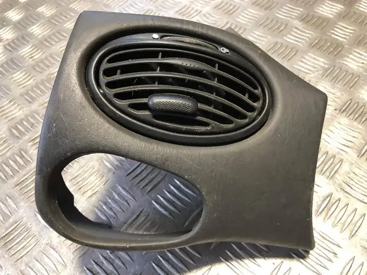 Ford Focus (1998 - 2004) 98AB19893BGW Боковой воздушный дефлектор — фото 1