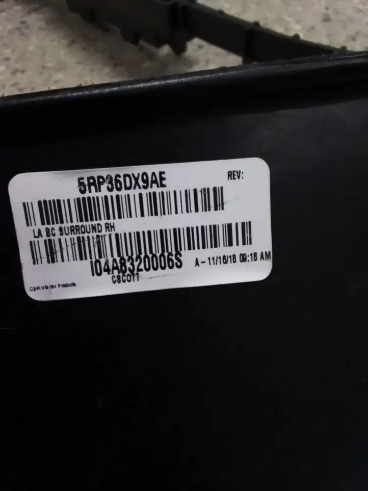 Dodge Challenger (2014 - ) 5RP36DX9AE Верхняя обшивка стойки B — фото 2
