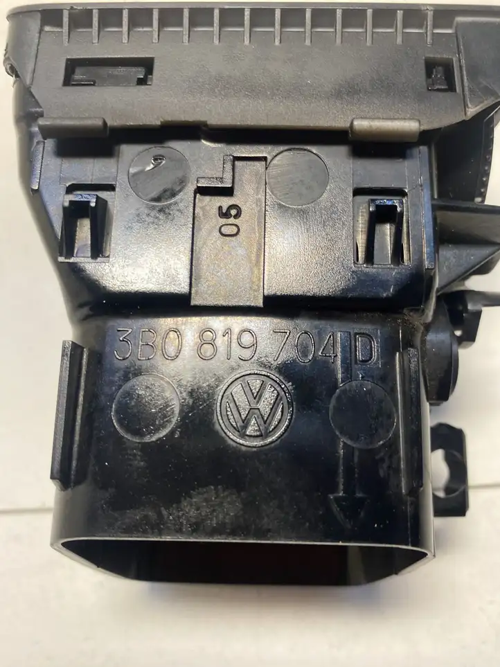 Volkswagen PASSAT B5.5 (2001 - 2005) 3B0819704D Боковой воздушный дефлектор — фото 2