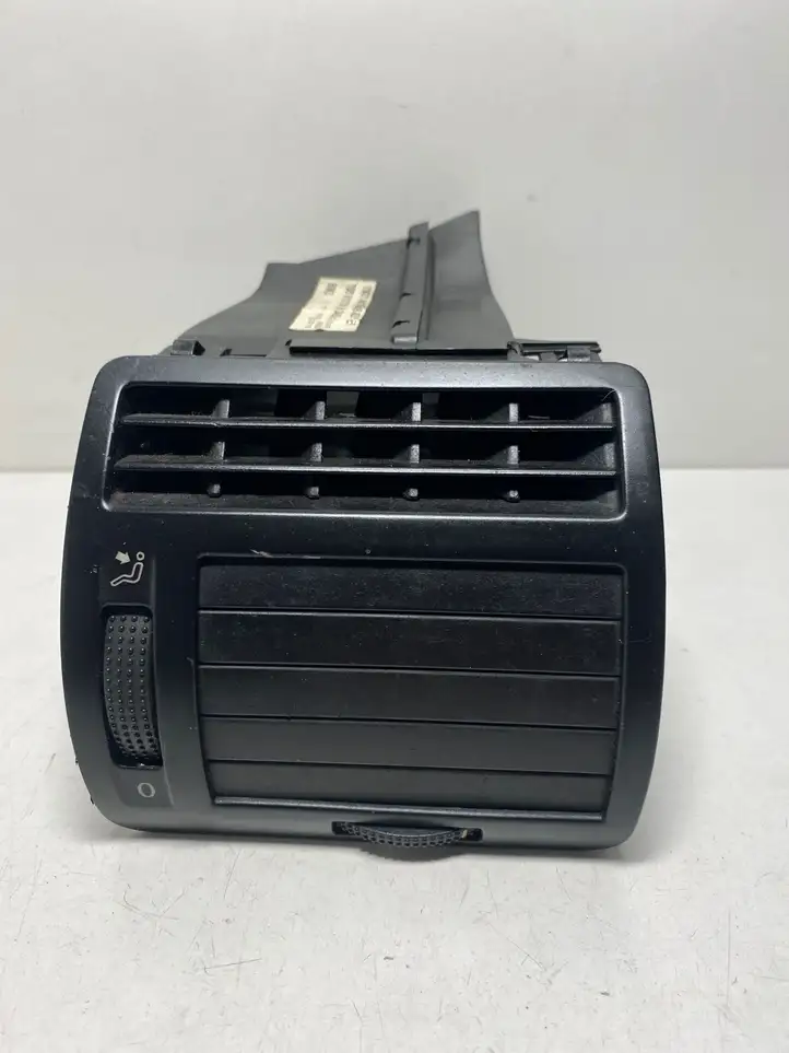 Volkswagen Sharan (2000 - 2003) 7M3819704B Центральный воздушный дефлектор — фото 1