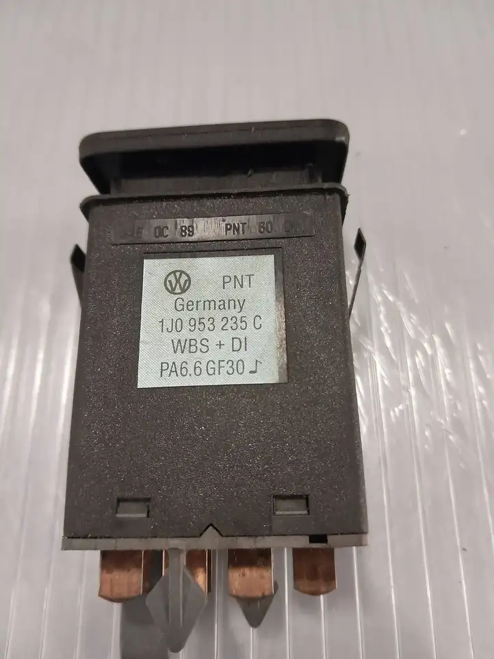 Volkswagen Golf IV (1998 - 2005) 1J0953235C Включатель аварийных фонарей — фото 2