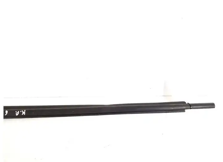 Toyota Auris 150 (2006 - 2012) 75720-02130 Накладка стекла передней двери — фото 2