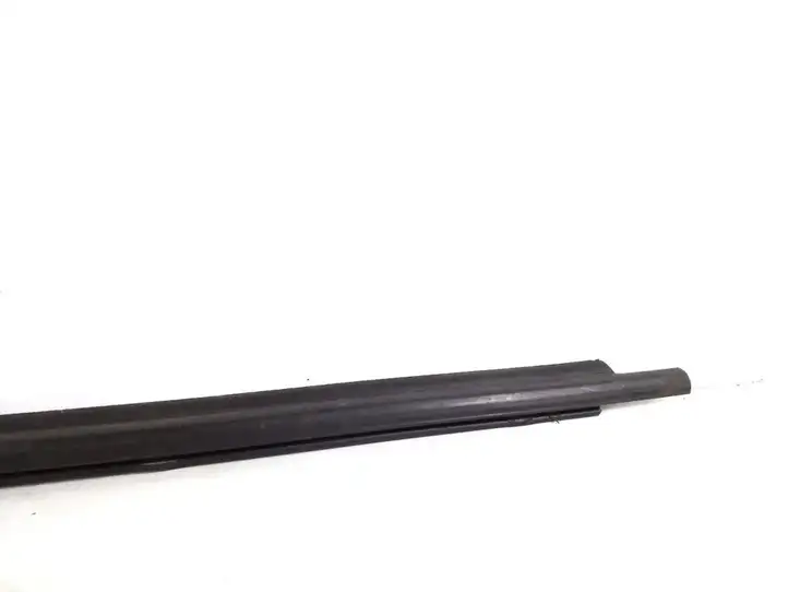 Toyota Auris 150 (2006 - 2012) 75710-02130 Накладка стекла передней двери — фото 2