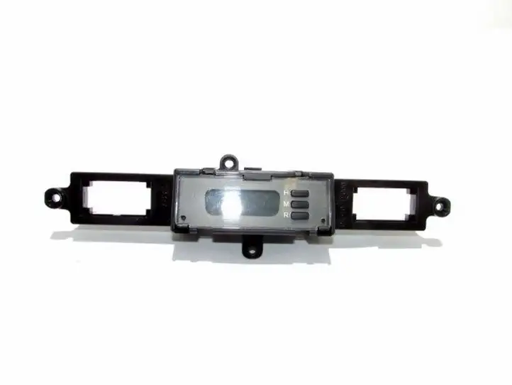 Kia Sportage (2004 - 2008) Часы — фото 1