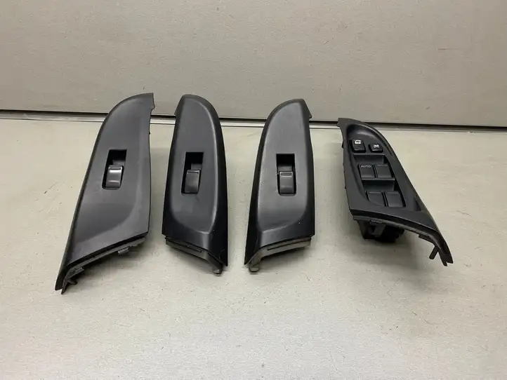 Nissan Almera N16 (2000 - 2010) 82961BM700 Блок кнопок стеклоподъемников — фото 1