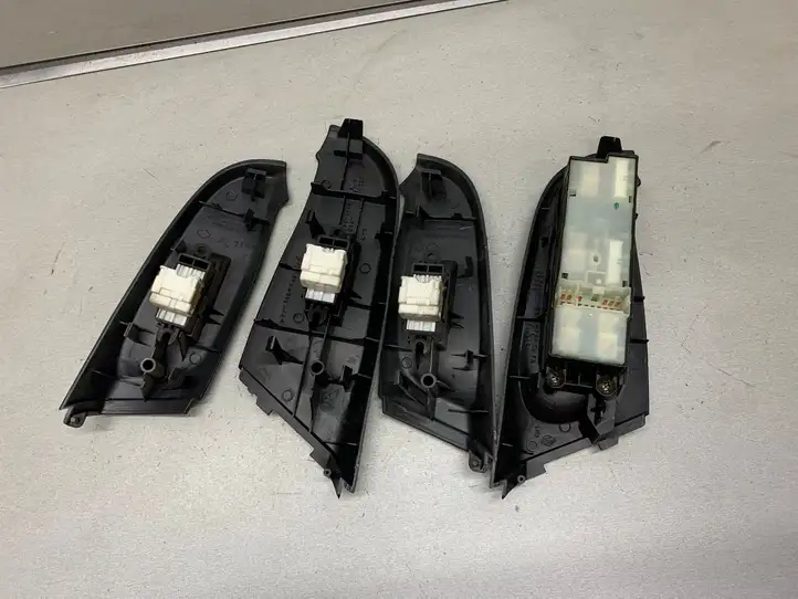 Nissan Almera N16 (2000 - 2010) 82961BM700 Блок кнопок стеклоподъемников — фото 3